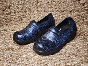 Savvy Nursing Shoes Brandy Blue Floral Geometric Design Slip Resistant Size 8.5